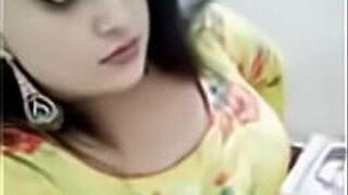 Телугу девушка и мальчик разговаривают по секс-телефону - порно видео