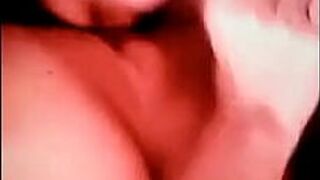 Жена Мо сосет хуй и дилдо - порно видео