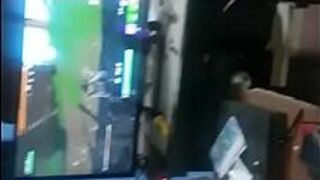 Меня трахают, пока я играю в фортнайт - порно видео