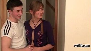 Миниатюрная тинка в бондаже в паре, хардкорный секс - порно видео