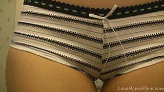 Раздевание - ее любимое занятие. - порно видео