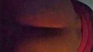 ЖЕНА- ест член сидя, без сосков!!! - порно видео