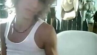 Сгибание бицепса - порно видео