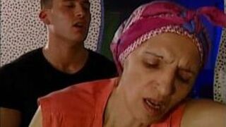 Грязная старая мамаша ... отличное сексуальное ощущение !!! - порно видео