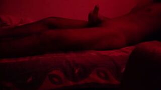 Индийский красавчик попался на скрытую камеру - порно видео