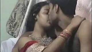Индийская девушка трахается со своим парнем - порно видео