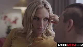 Секс с плохим парнем всегда лучше, и мачеха это подтвердит! - порно видео