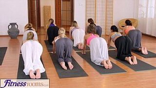 Фитнес-залы, пара в спортзале не могут устоять перед сексом в спортзале - порно видео