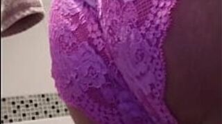 шумные трусики в кружевных трусиках - порно видео