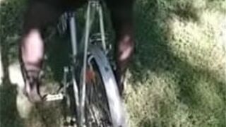 Анальная поездка на велосипеде - порно видео