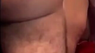 Толстая шлюховатая белая девушка с большой шикарной задницей жестко долбит - порно видео