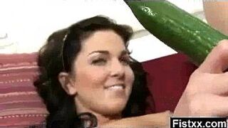 Кулак трахает жену в соблазнительном сексе - порно видео