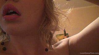 Внимательно посмотри на юную киску - порно видео