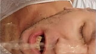 Ссут в рот - порно видео