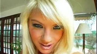 Тугая задница Жасмин оттрахана игрушкой и двумя членами - порно видео