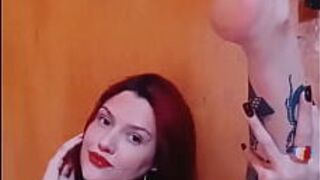 Рыжая показывает свои ступни - порно видео