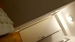 Немецкая жестяная проститутка скачет на члене - порно видео